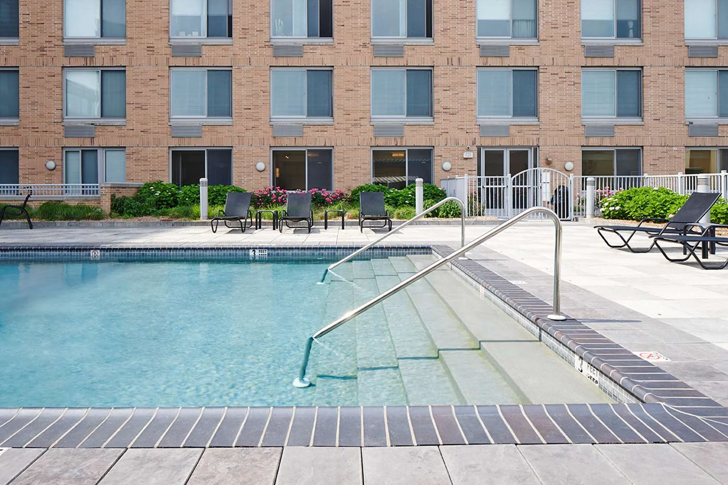 225 Grand: Amenity fallback