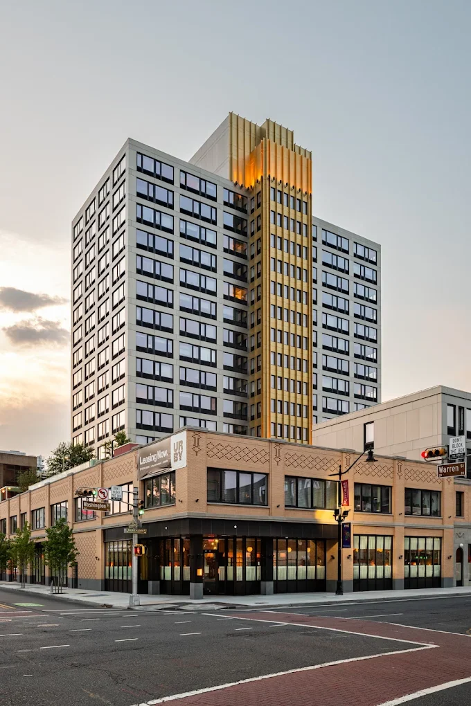 Newark Urby: Exterior