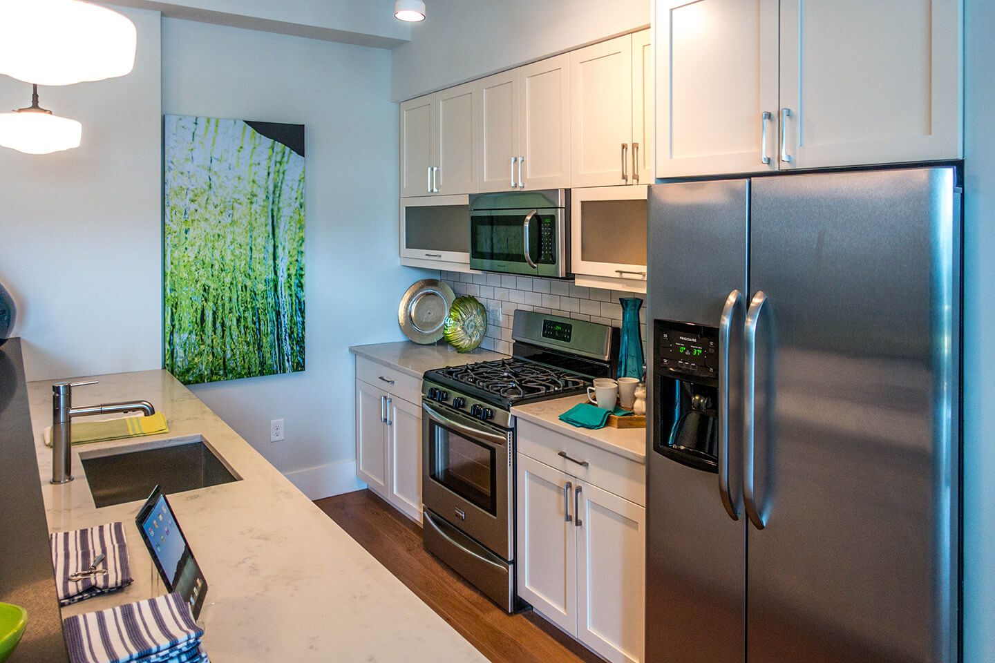 cast-iron-lofts-jersey-city-apartments-kitchen