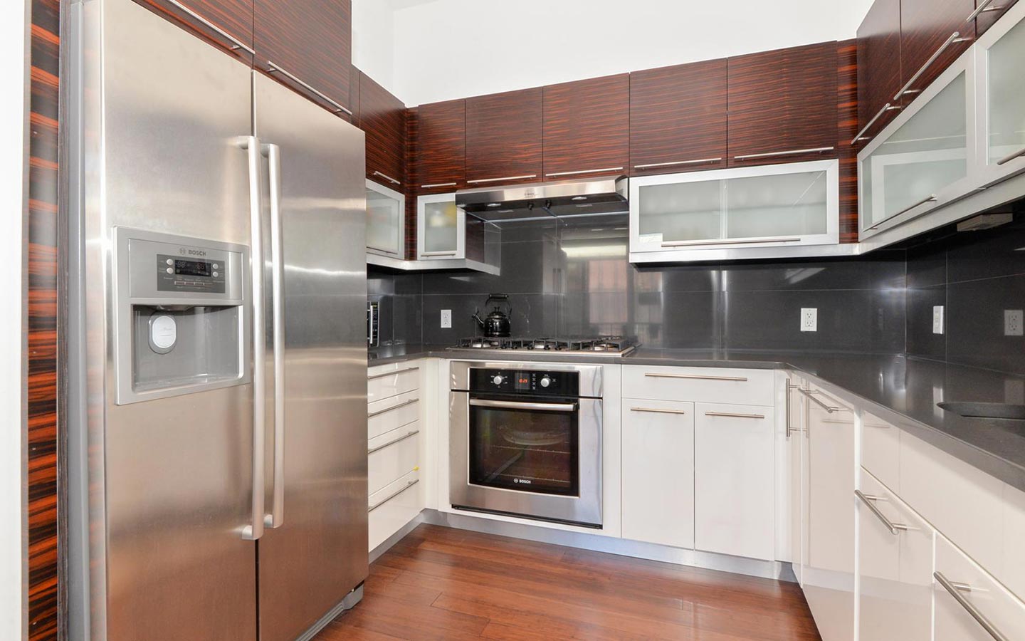 m650-flats-401-650-montgomery-street-kitchen