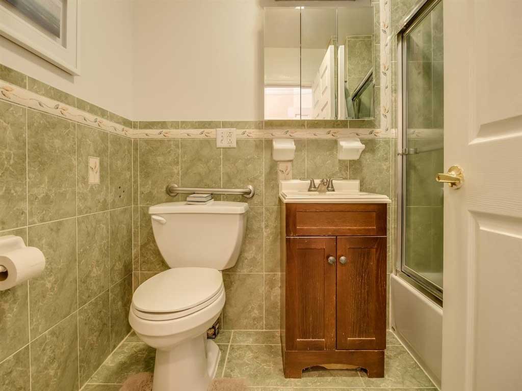 207 Ogden Avenue #1S1L Jersey City condos for sale bathroom