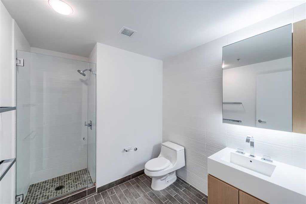 77 Hudson Apartment 3509 Jersey City Bathroom 3
