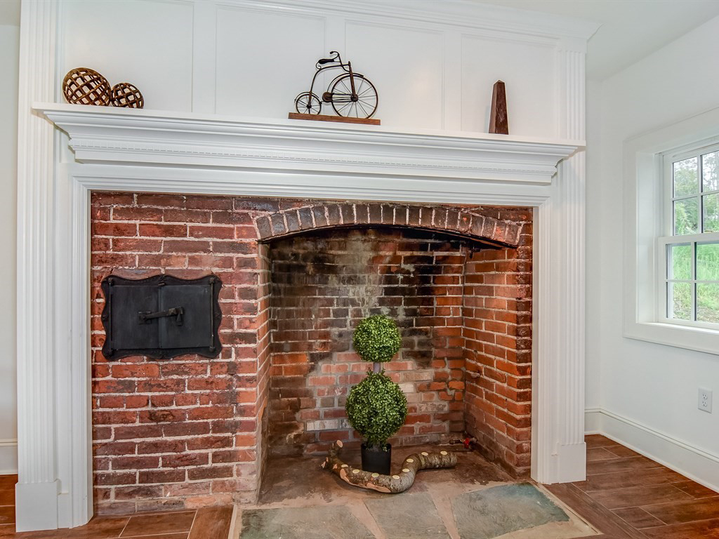 12 Old Orchard Road Hardwick Fireplace 2