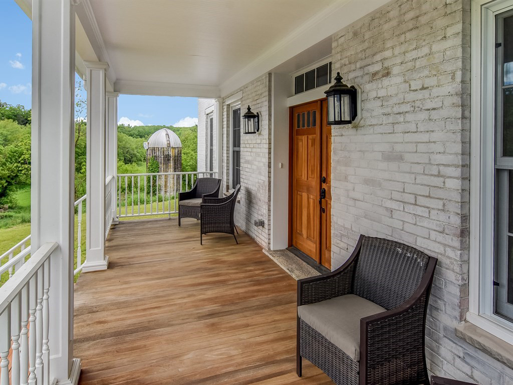 12 Old Orchard Road Hardwick Front Porch