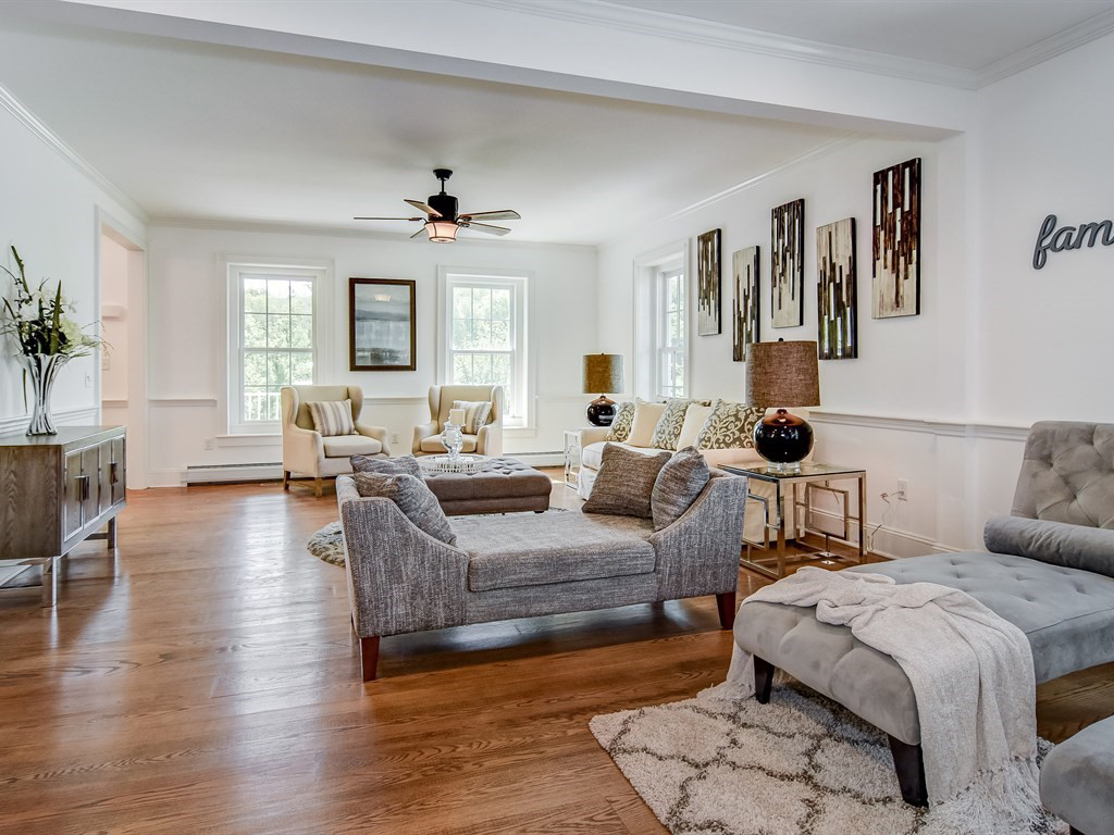 12 Old Orchard Road Hardwick Living Room