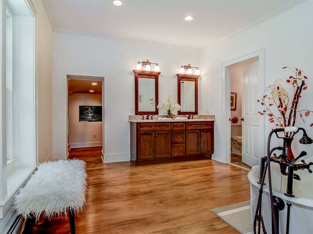 12 Old Orchard Road Hardwick Master Bath