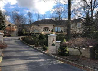 Sopranos Mansion For Sale 14 Aspen Drive Caldwell