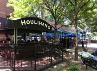 Houlihan's Closed Weehawken