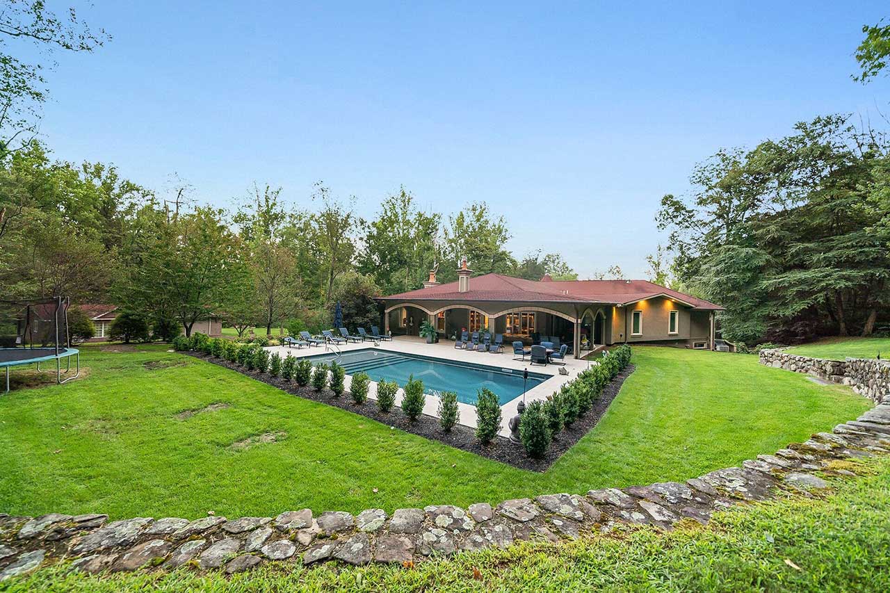 Teresa Giudice Montville Nj Mansion For Sale Pool