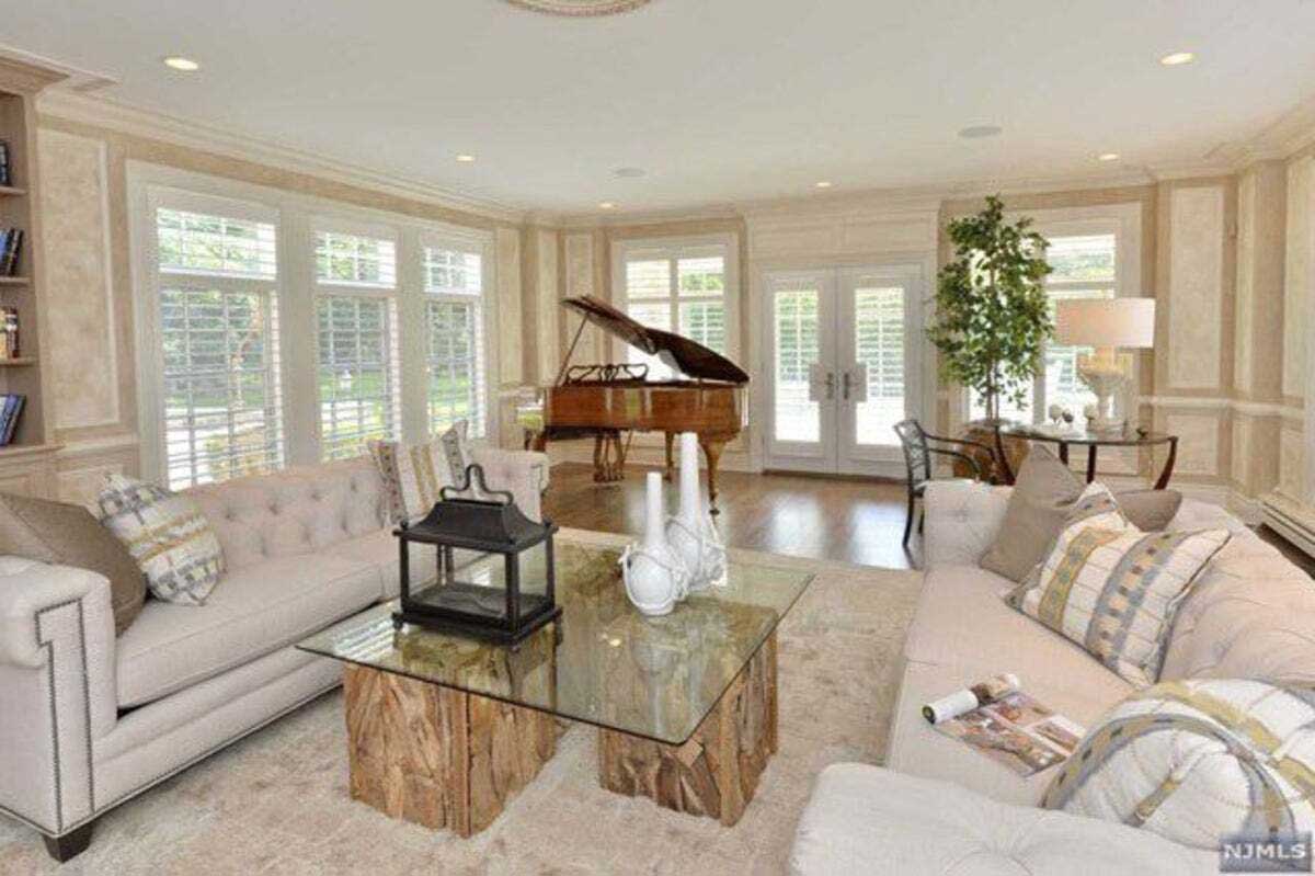 Rosie O'donnell Sold Saddle River Mansion Living Room