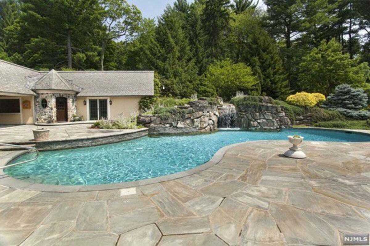 Rosie O'donnell Sold Saddle River Mansion Pool