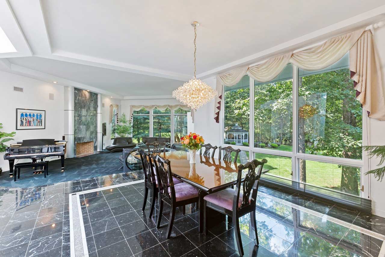 Gloria Gaynor House For Sale 17 Fairway Drive Green Brook Nj Dining