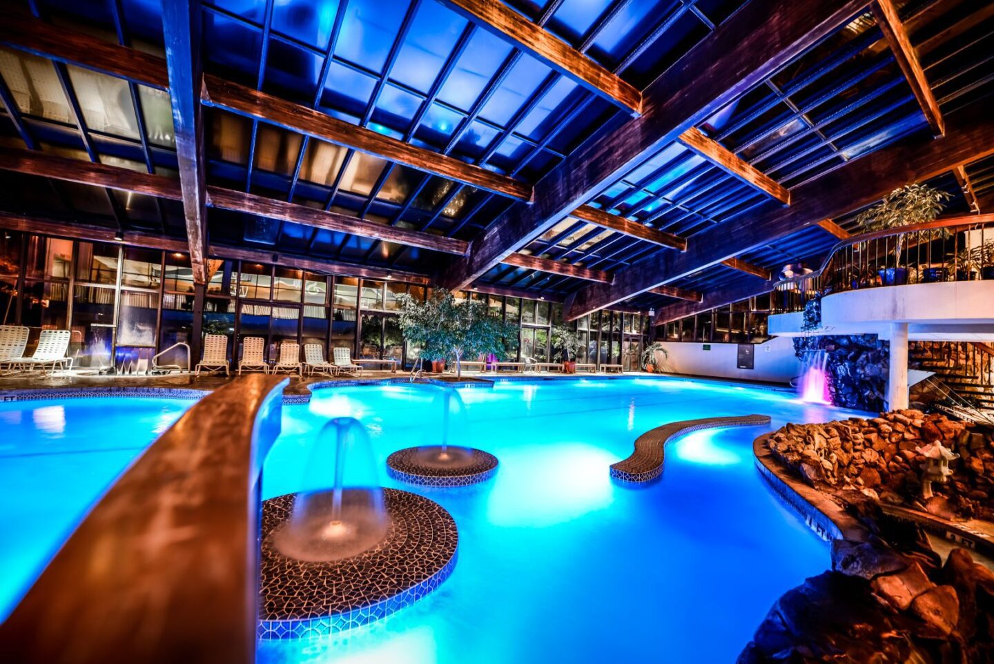 Hotels with outlet indoor pools