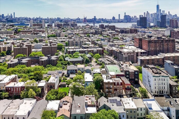 stylish-duplex-with-private-roof-deck-and-nyc-views-listed-in-highly