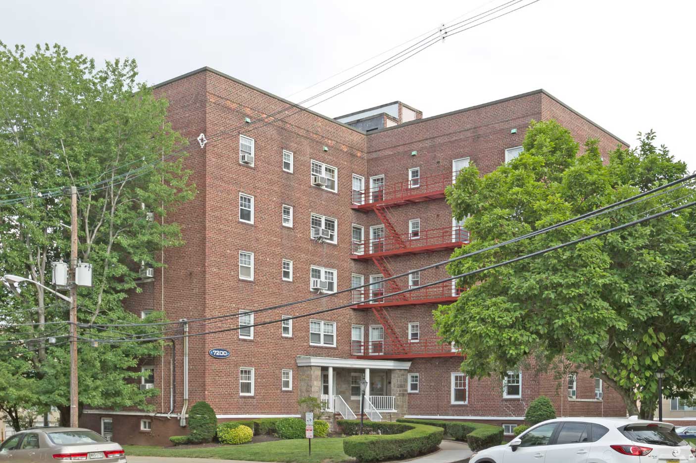 Hudson River Apartments