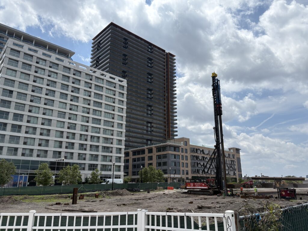 20 Long Slip Construction