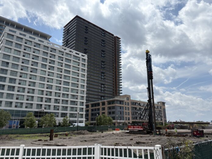 20 Long Slip Construction