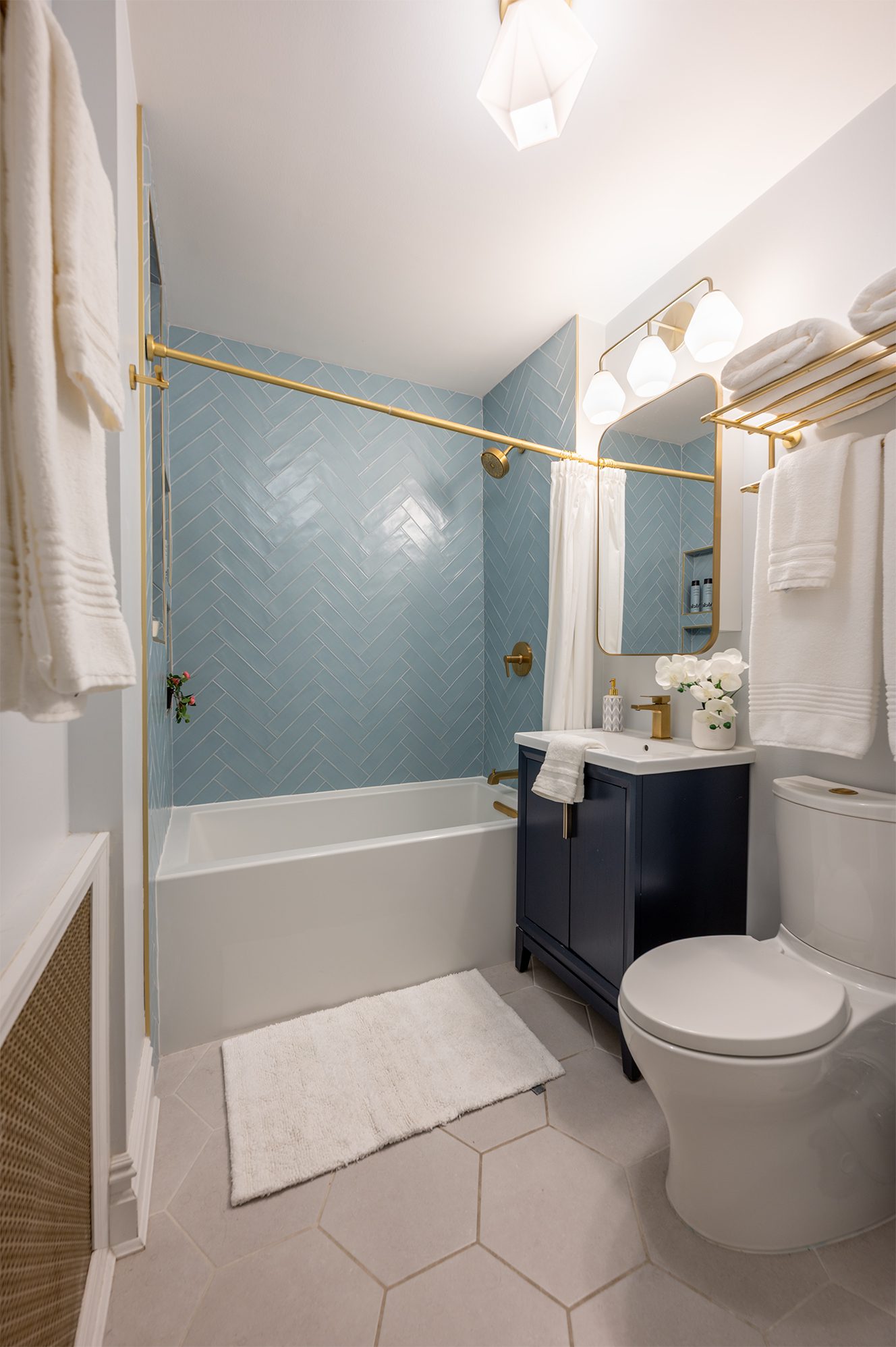 131 Kensington A5 Primary Bathroom (1)