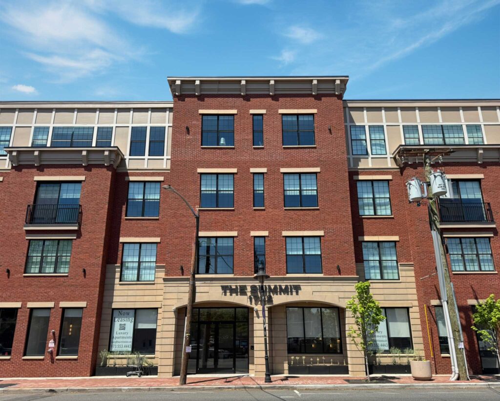 Summit Maplewood Apartments