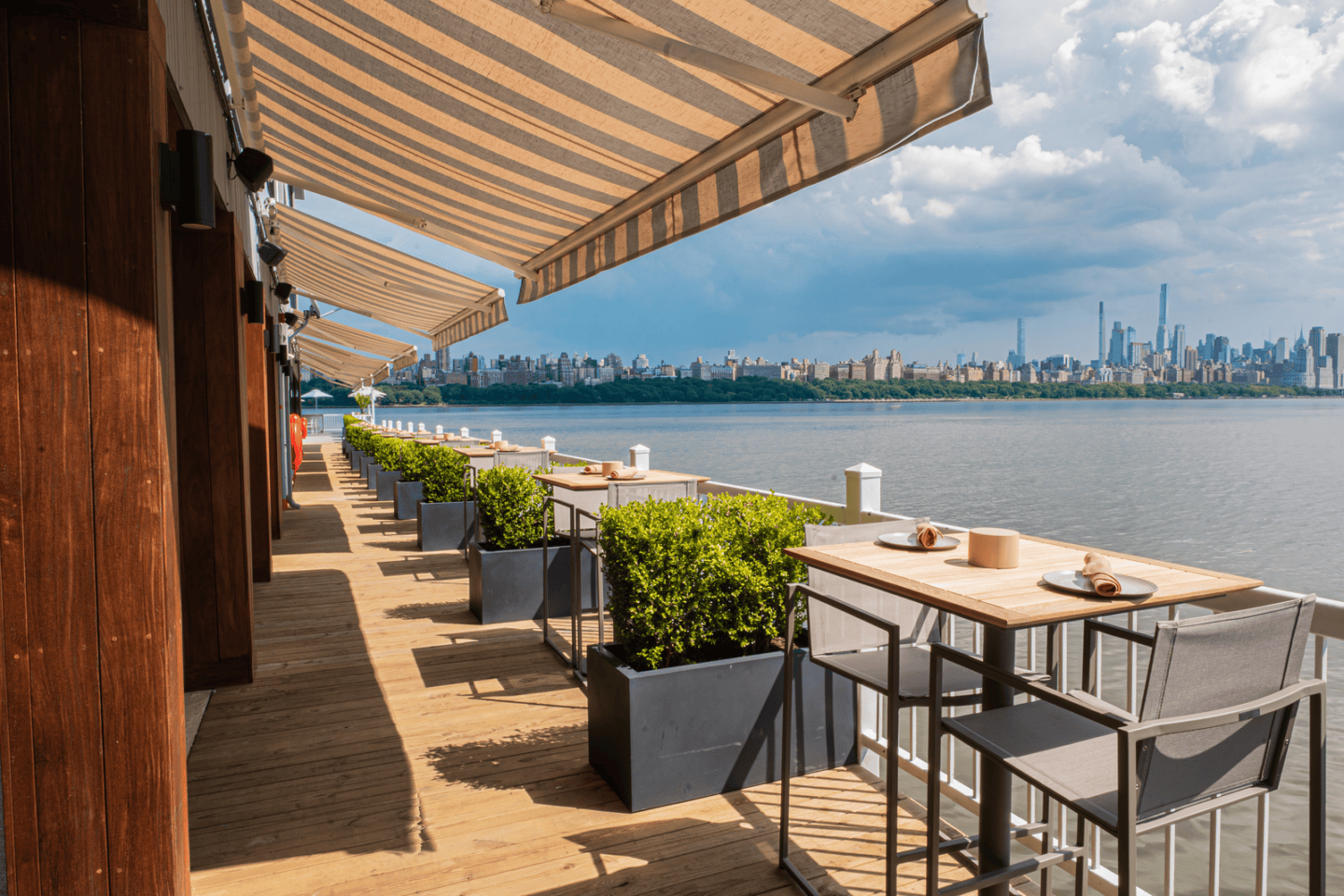New Waterfront Restaurant COV Opens in Edgewater